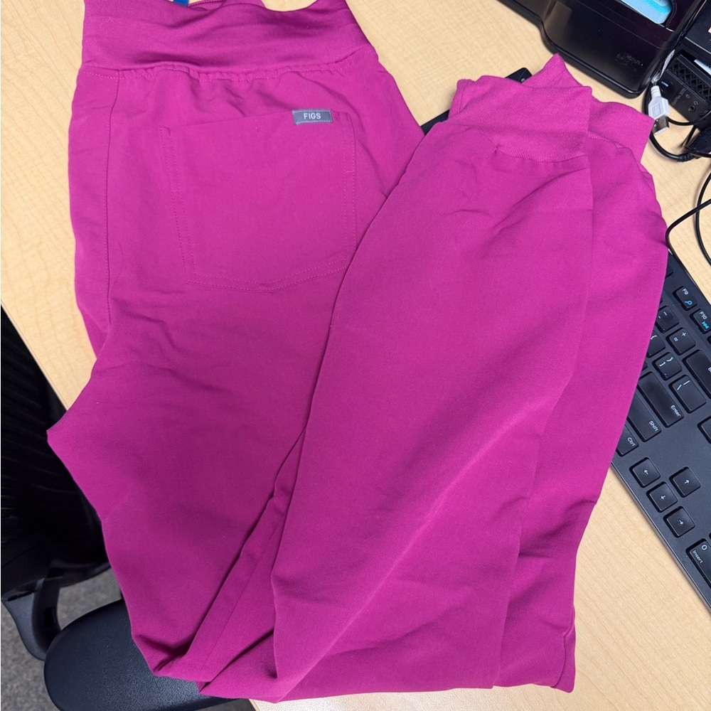 Figs Women's Magenta Joggers